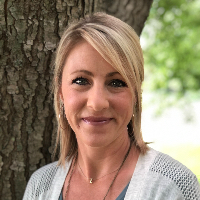 Therapist Lindsey Hollowell Photo