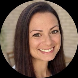 Psychologist Sara Elliott providing different types of therapy in Oakland