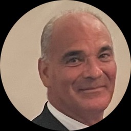 Psychologist Alex Queralt providing different types of therapy in Matinecock