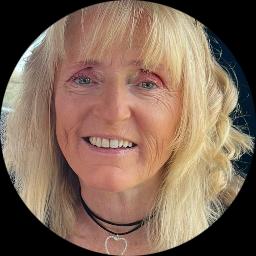  Julie Biggs ()