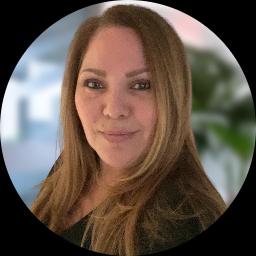 Psychologist Patricia De La Garza providing different types of therapy in Oak Point