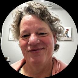 Psychologist Rebecca Hayes providing different types of therapy in Peetz