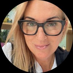 Photo of Holly Jones