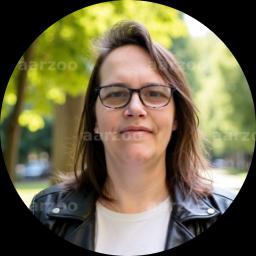 Psychologist Michelle Stacy providing different types of therapy in Clyde Hill