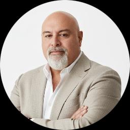 Psychologist Gabriel Vallejo providing different types of therapy in Winkelman