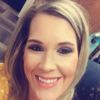 April Lee - Online Therapist with 3 years of experience