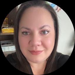 Psychologist Yesenia Vazquez providing different types of therapy in Poland