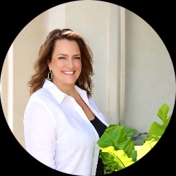 Psychologist Lynn Scott providing different types of therapy in Callahan