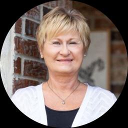 Psychologist Darla Avery providing different types of therapy in Aurora